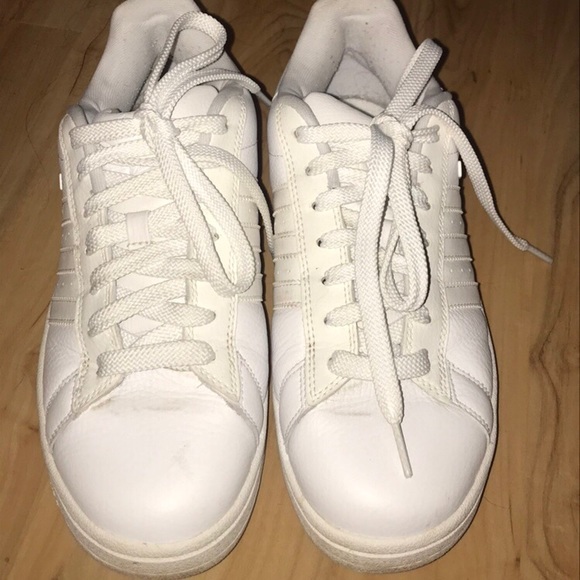 White Adidas Campus - Picture 2 of 4